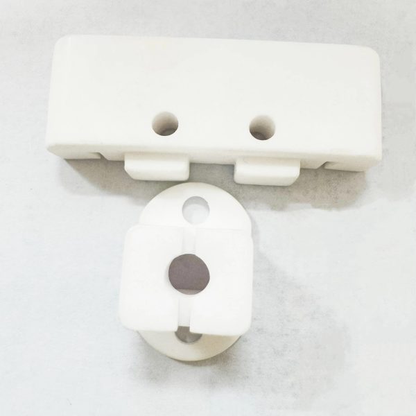 95% High Strength Industrial Ceramic Insulating Block Parts Ceramic Terminal Block