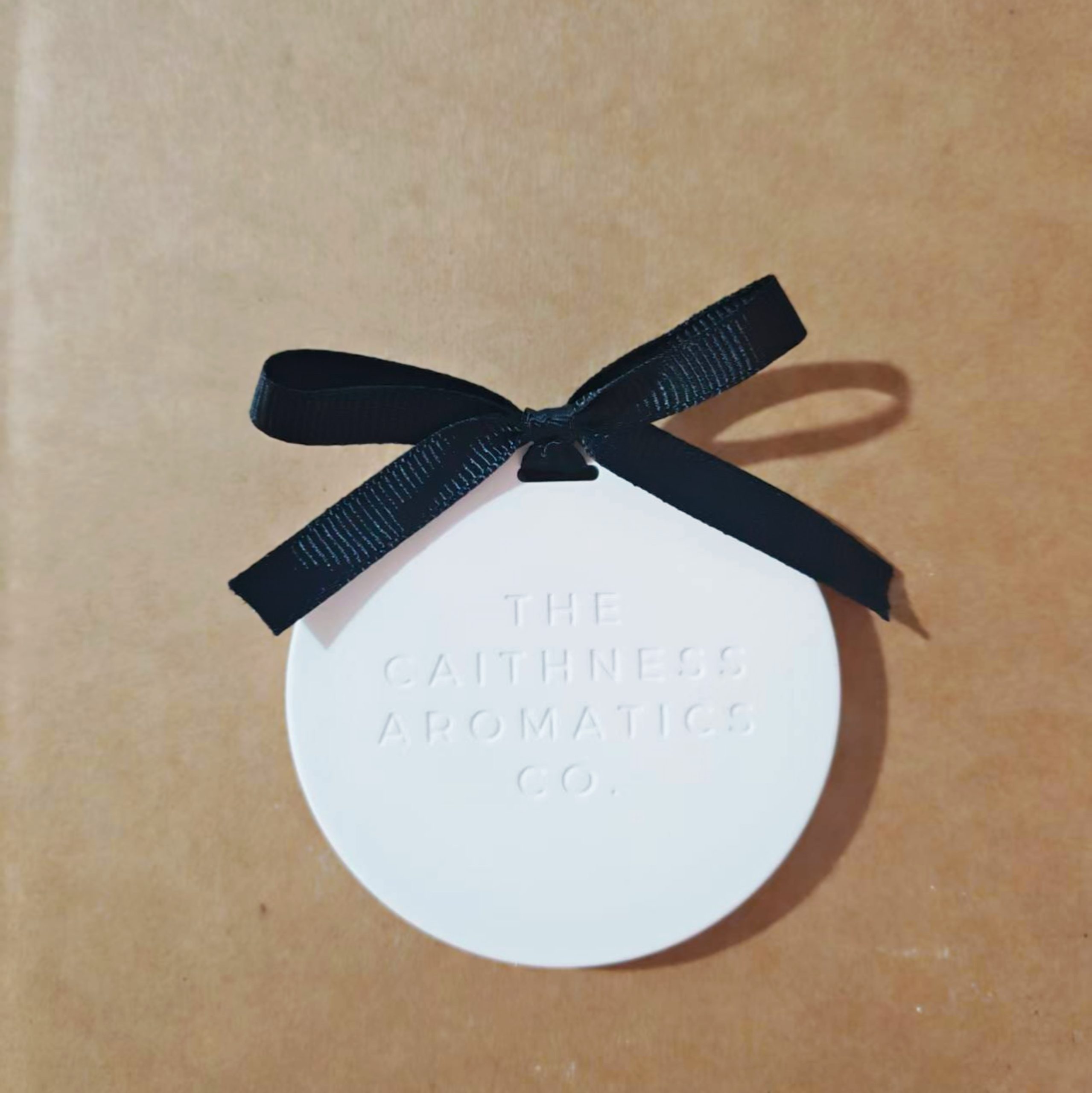 Custom Stylish Porous Ceramic Plate Fragrance Essential Oil Diffuser Stone Gypsum Air Freshener Gupsum Tablets with Ribbon