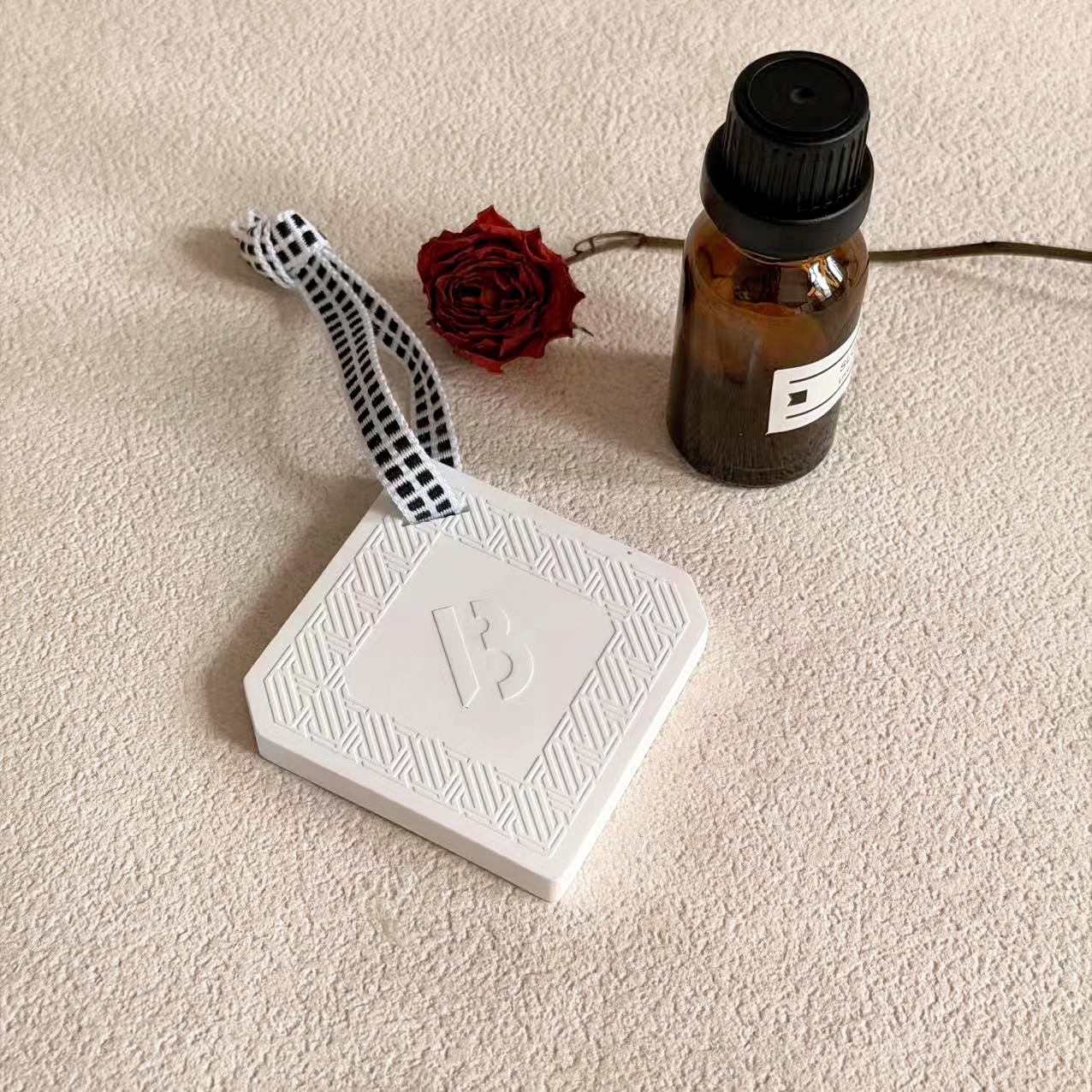 Custom Logo Hanging Aromatic Ceramic Gypsum Stone Aromatherapy Diffuser Essential Oil Car Air Freshener Pendant - Image 2