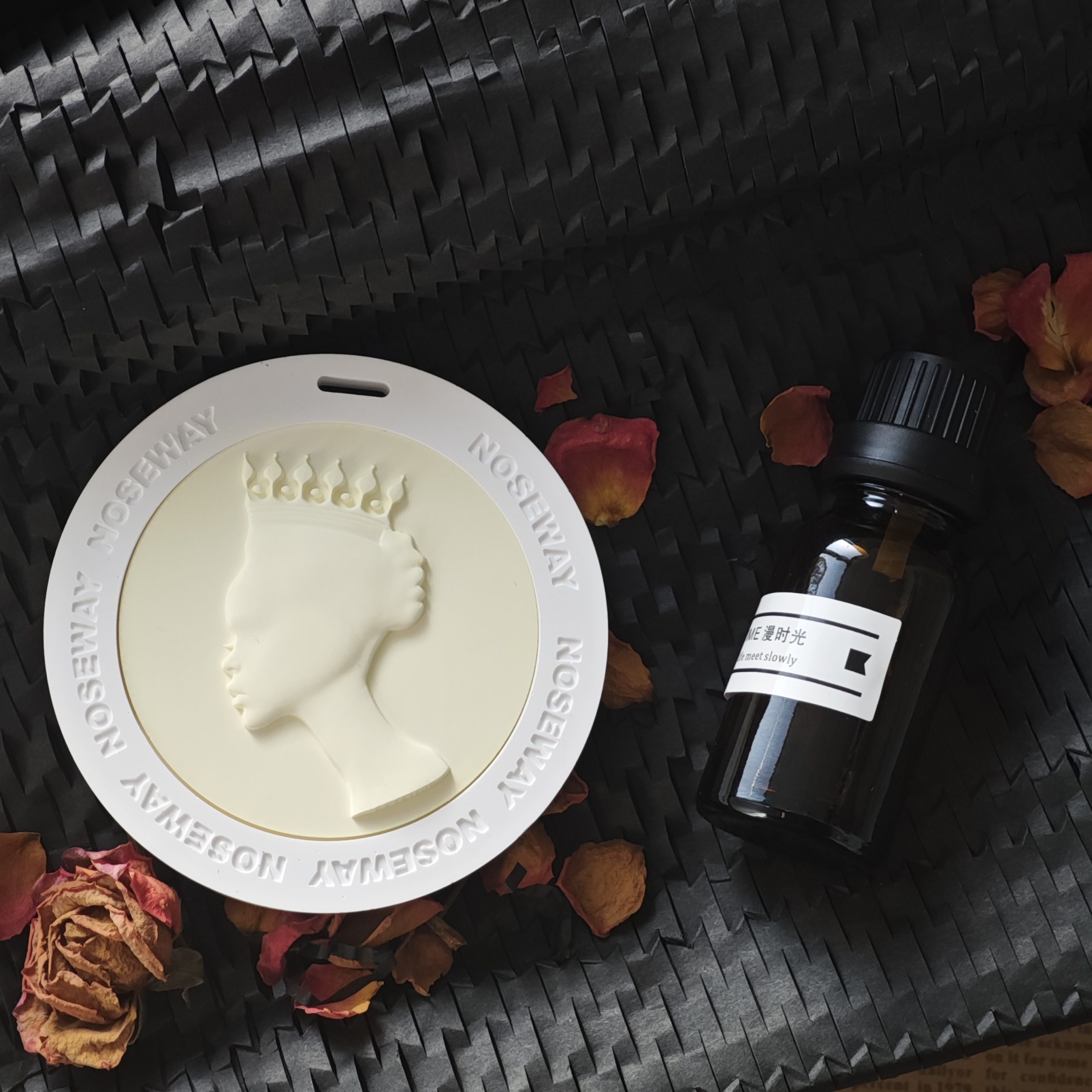 Custom Logo Queen Bust Plaster Essential Oil Diffuser Aroma Stone for Car Home Room Decoration Portable Scented Figurine - Image 2