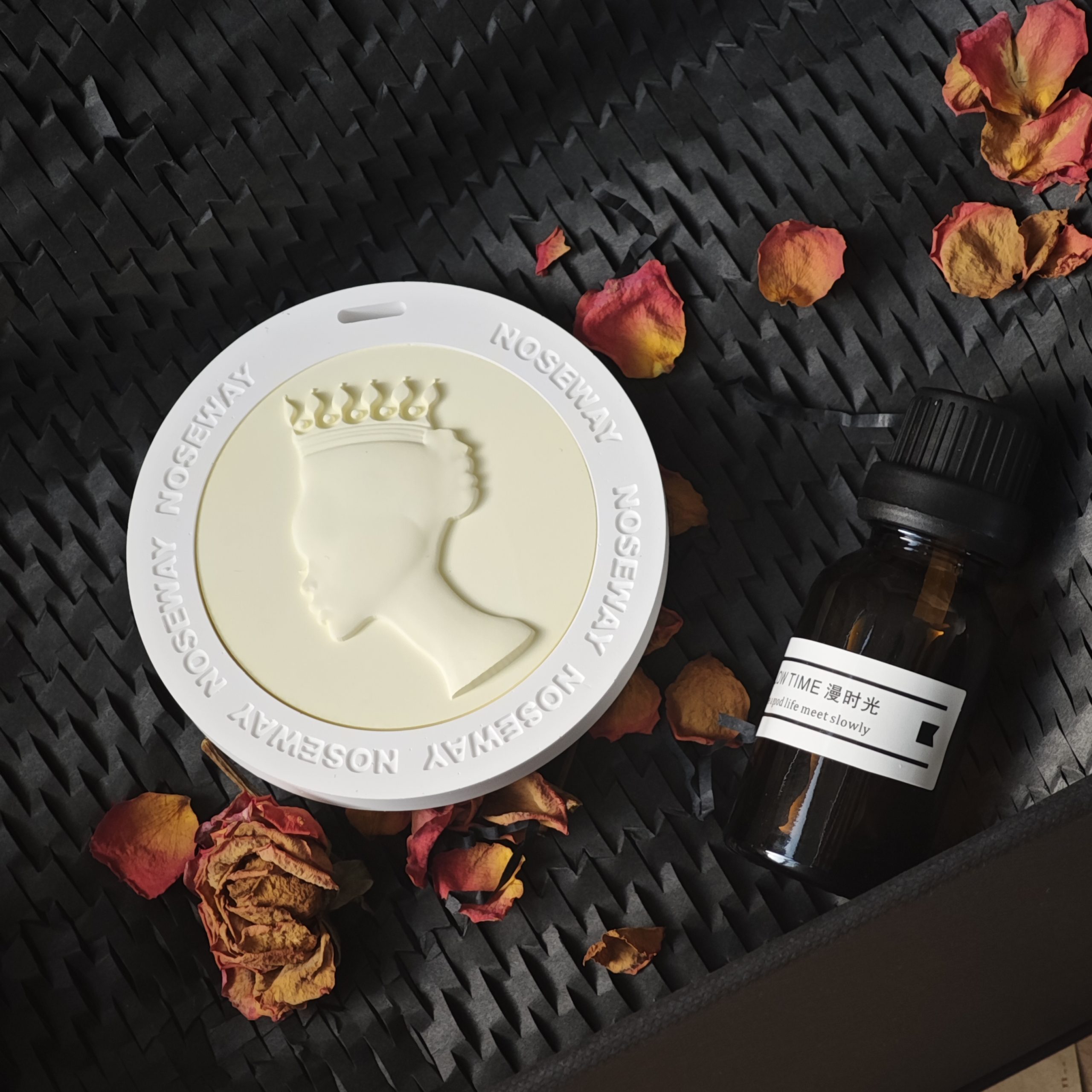 Custom Logo Queen Bust Plaster Essential Oil Diffuser Aroma Stone for Car Home Room Decoration Portable Scented Figurine - Image 4