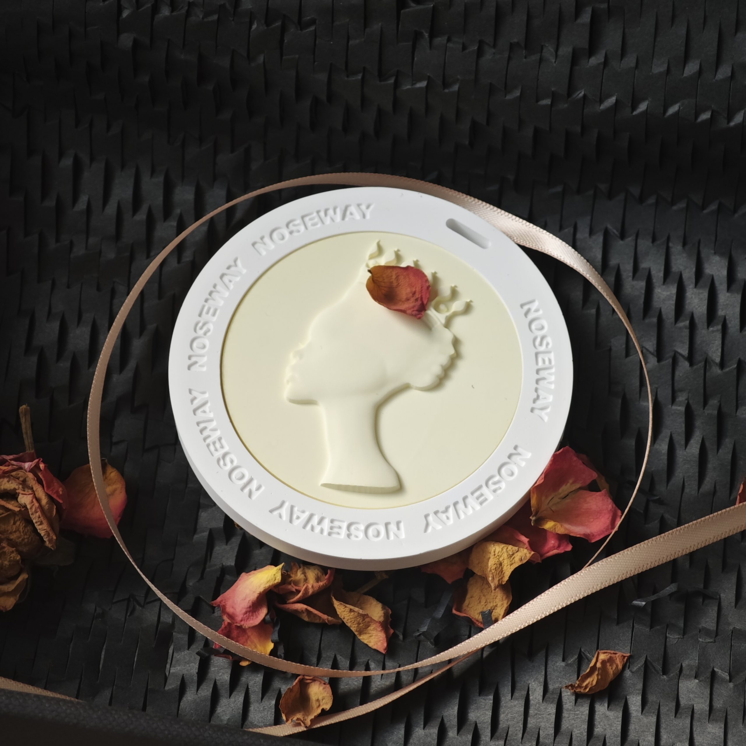 Custom Logo Queen Bust Plaster Essential Oil Diffuser Aroma Stone for Car Home Room Decoration Portable Scented Figurine - Image 6