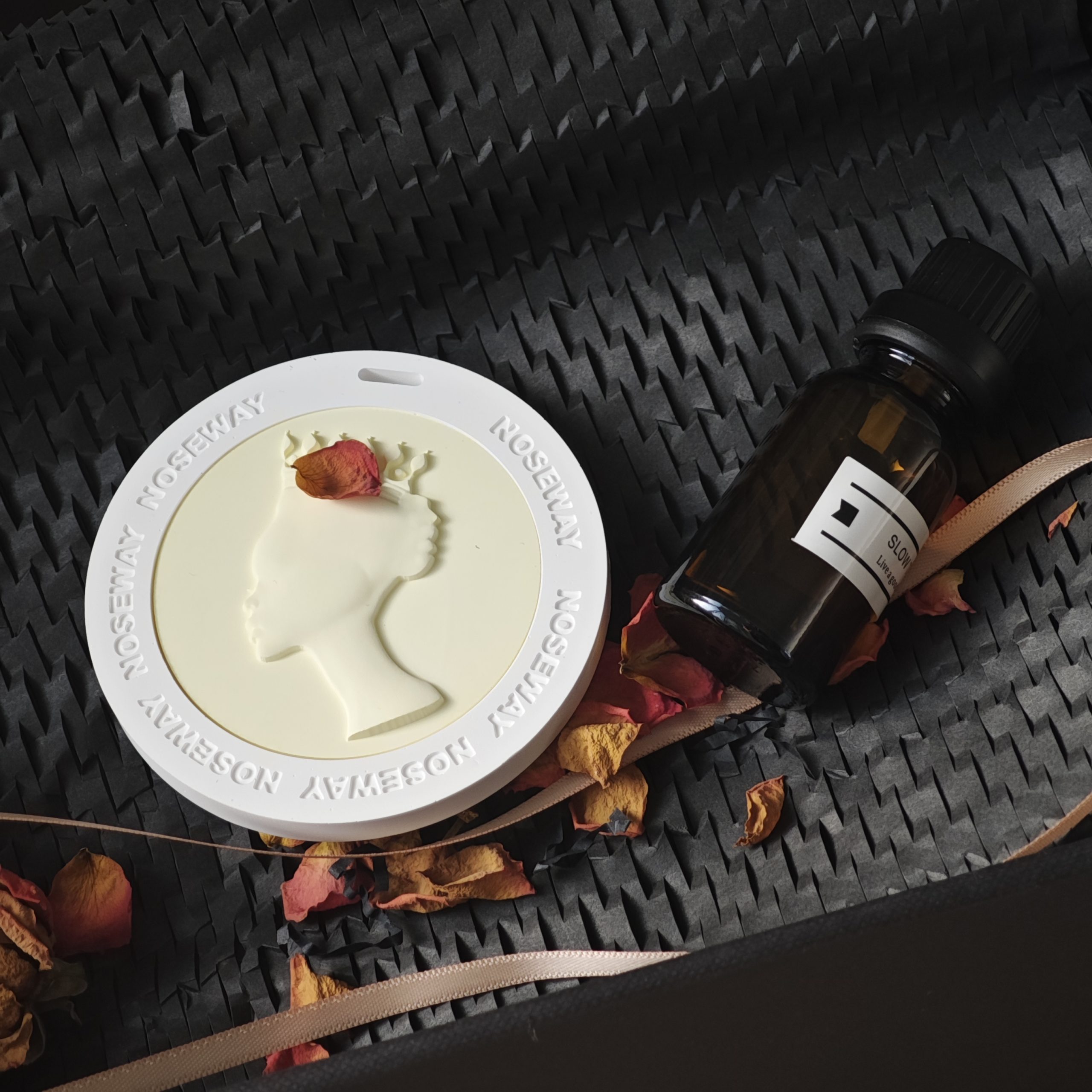 Custom Logo Queen Bust Plaster Essential Oil Diffuser Aroma Stone for Car Home Room Decoration Portable Scented Figurine - Image 8