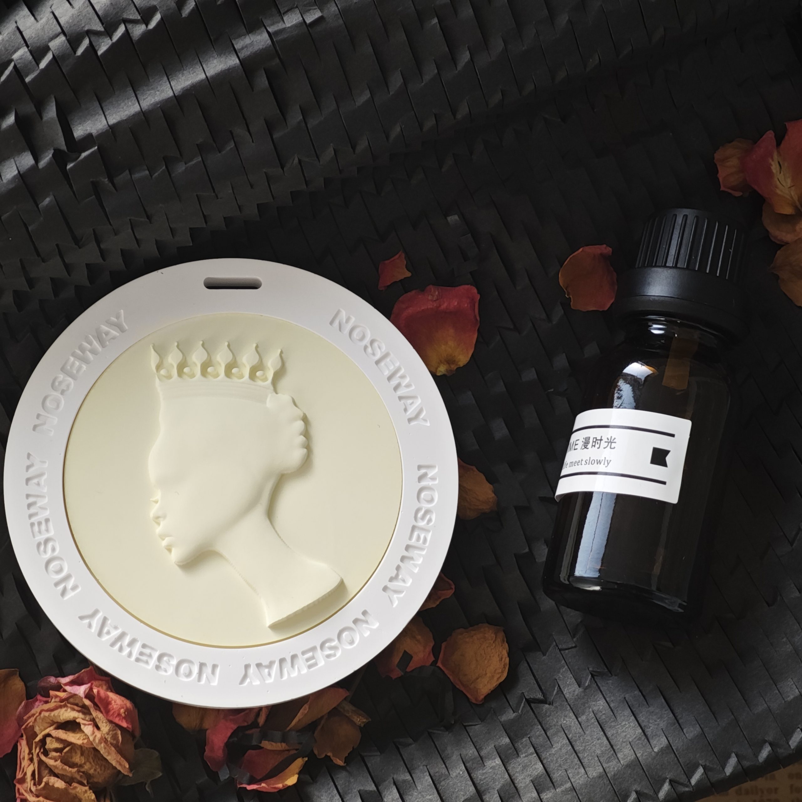 Custom Logo Queen Bust Plaster Essential Oil Diffuser Aroma Stone for Car Home Room Decoration Portable Scented Figurine - Image 9