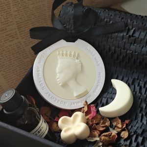 Custom Logo Queen Bust Plaster Essential Oil Diffuser Aroma Stone for Car Home Room Decoration Portable Scented Figurine