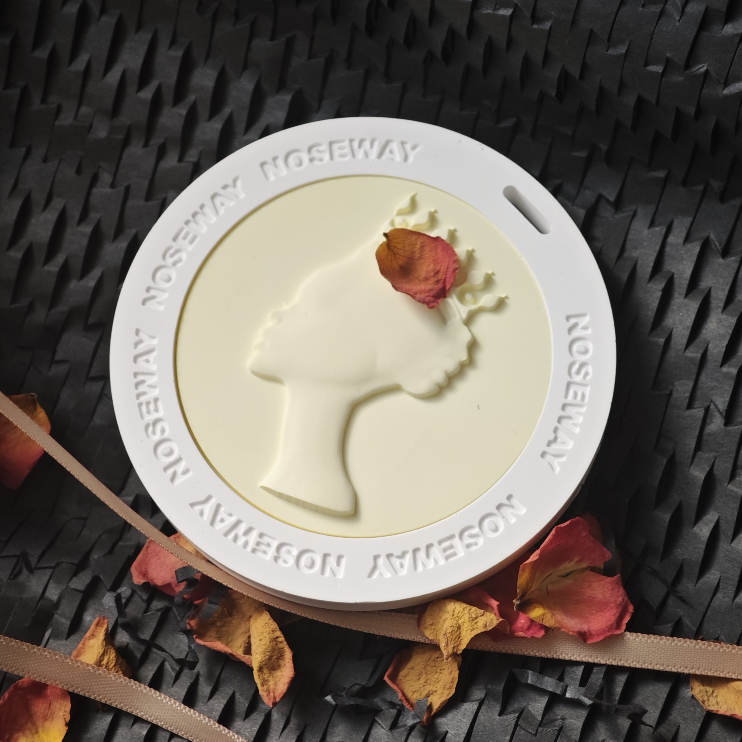 Custom Logo Queen Bust Plaster Essential Oil Diffuser Aroma Stone for Car Home Room Decoration Portable Scented Figurine - Image 17