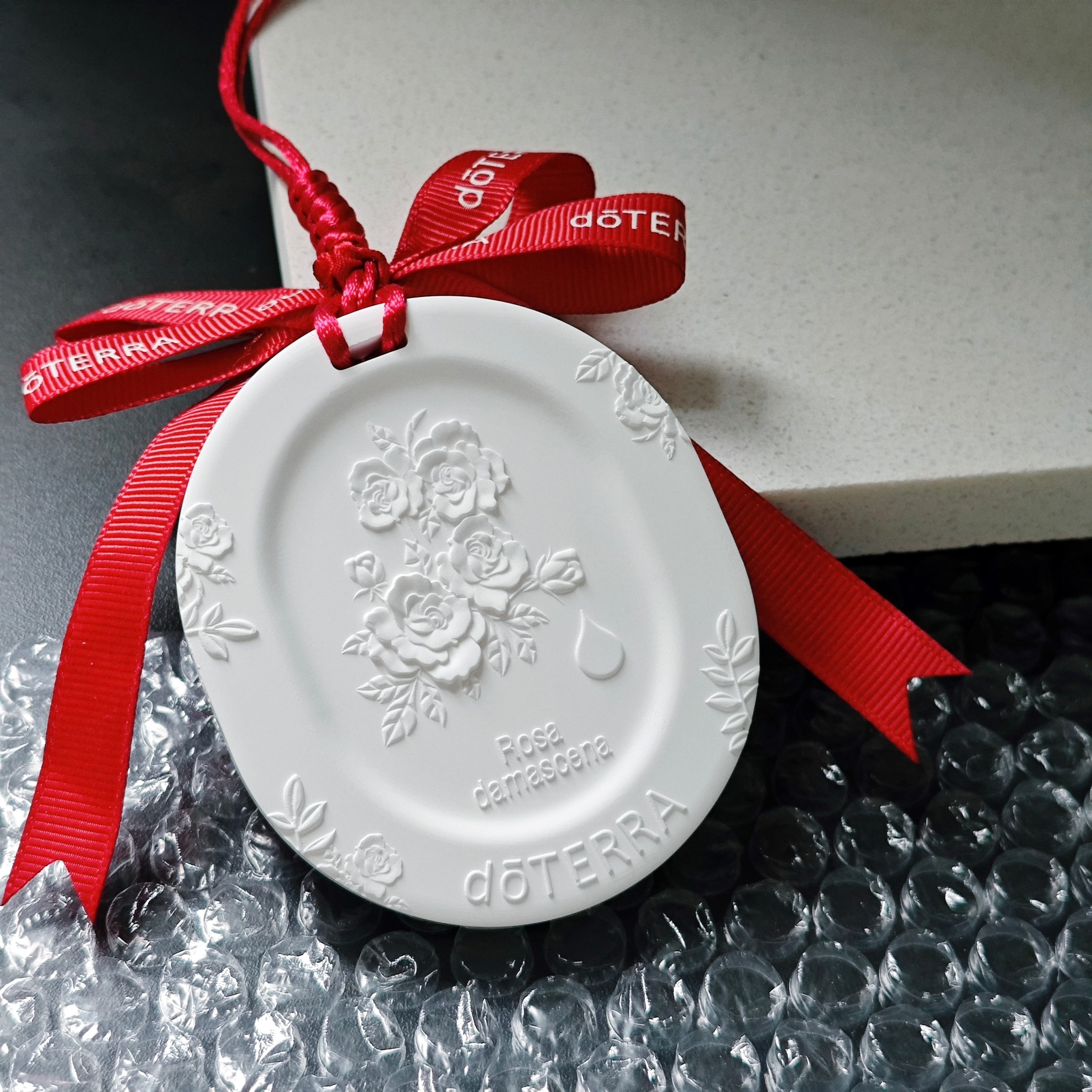 Custom Wedding Gift Ceramic Floral Car Air Freshener Diffuser Hanging Fragrance Pendant for Home, Auto, Wardrobe