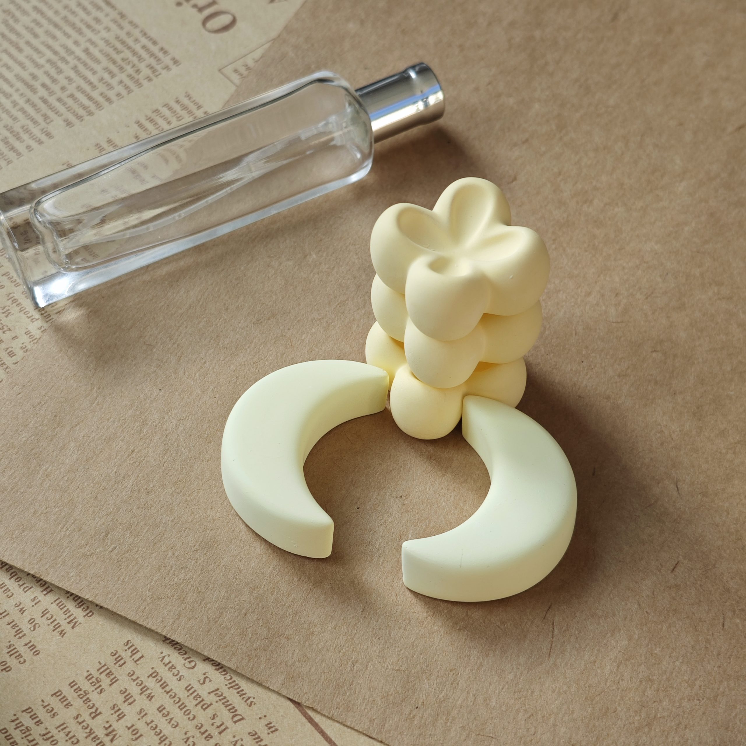 Adorable Flower and Moon Ceramic Scent Stones Reusable Oil Diffusers for Home Fragrance - Image 13