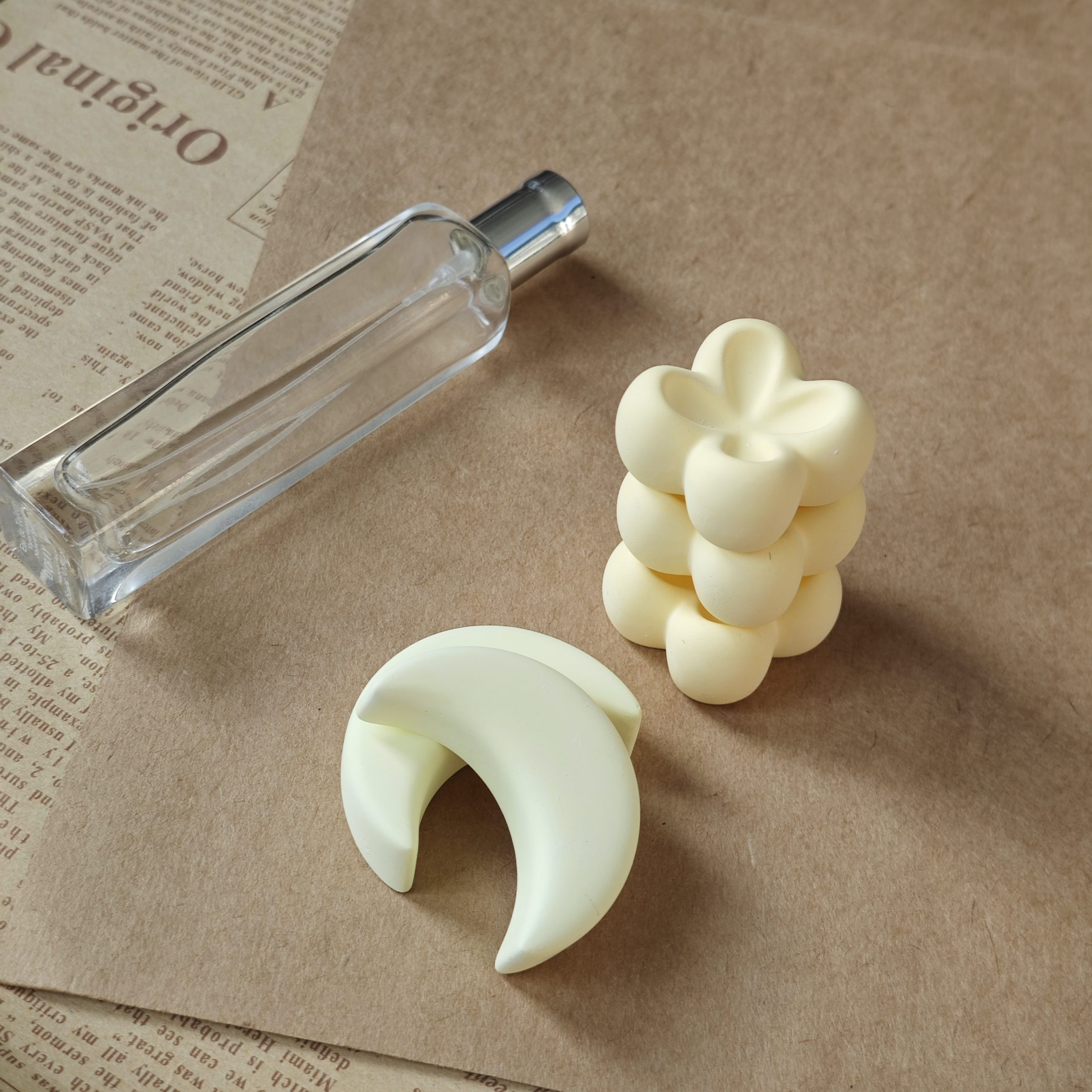 Adorable Flower and Moon Ceramic Scent Stones Reusable Oil Diffusers for Home Fragrance - Image 14