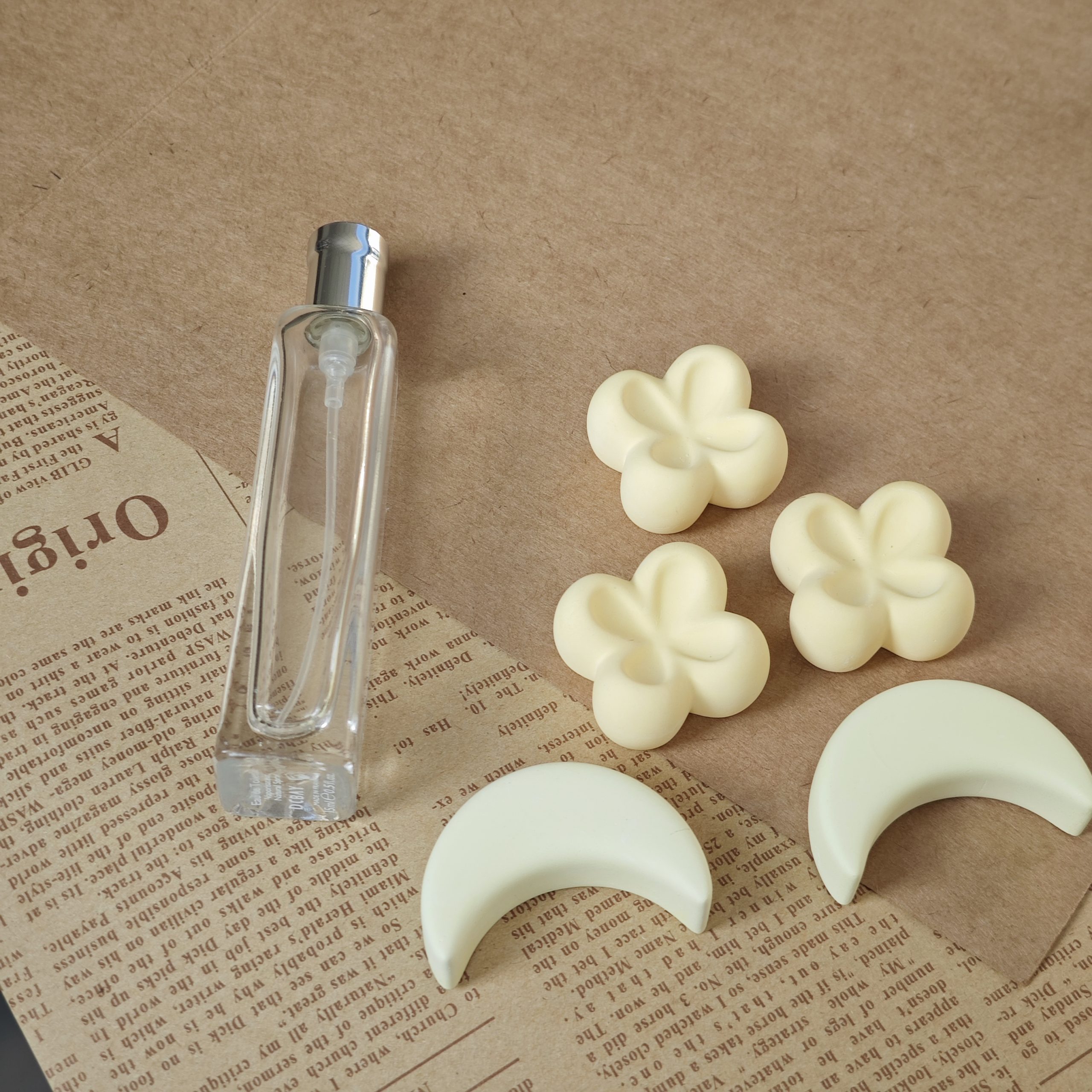 Adorable Flower and Moon Ceramic Scent Stones Reusable Oil Diffusers for Home Fragrance - Image 4