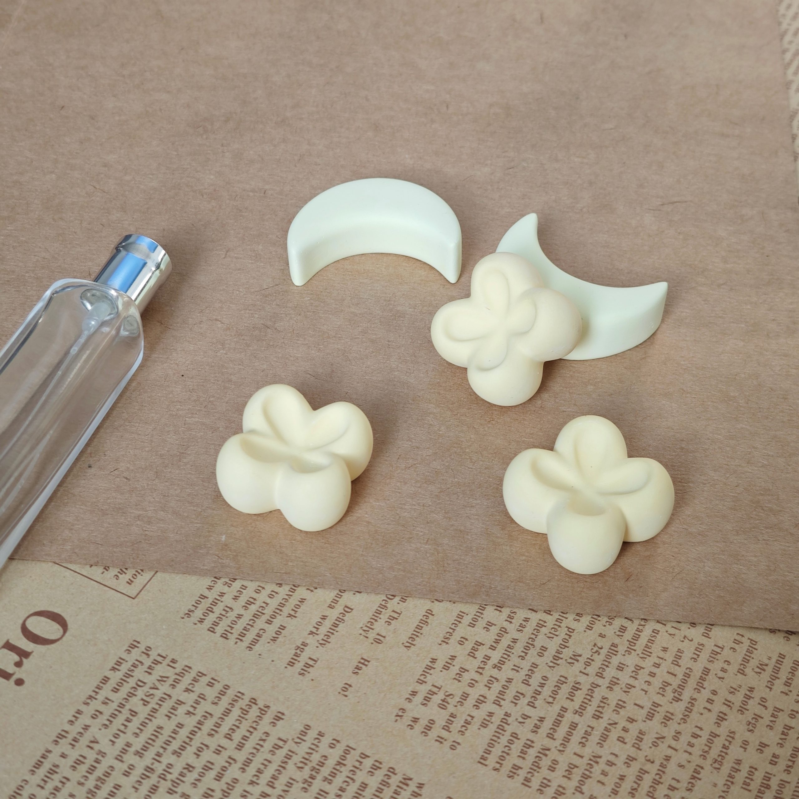 Adorable Flower and Moon Ceramic Scent Stones Reusable Oil Diffusers for Home Fragrance - Image 8