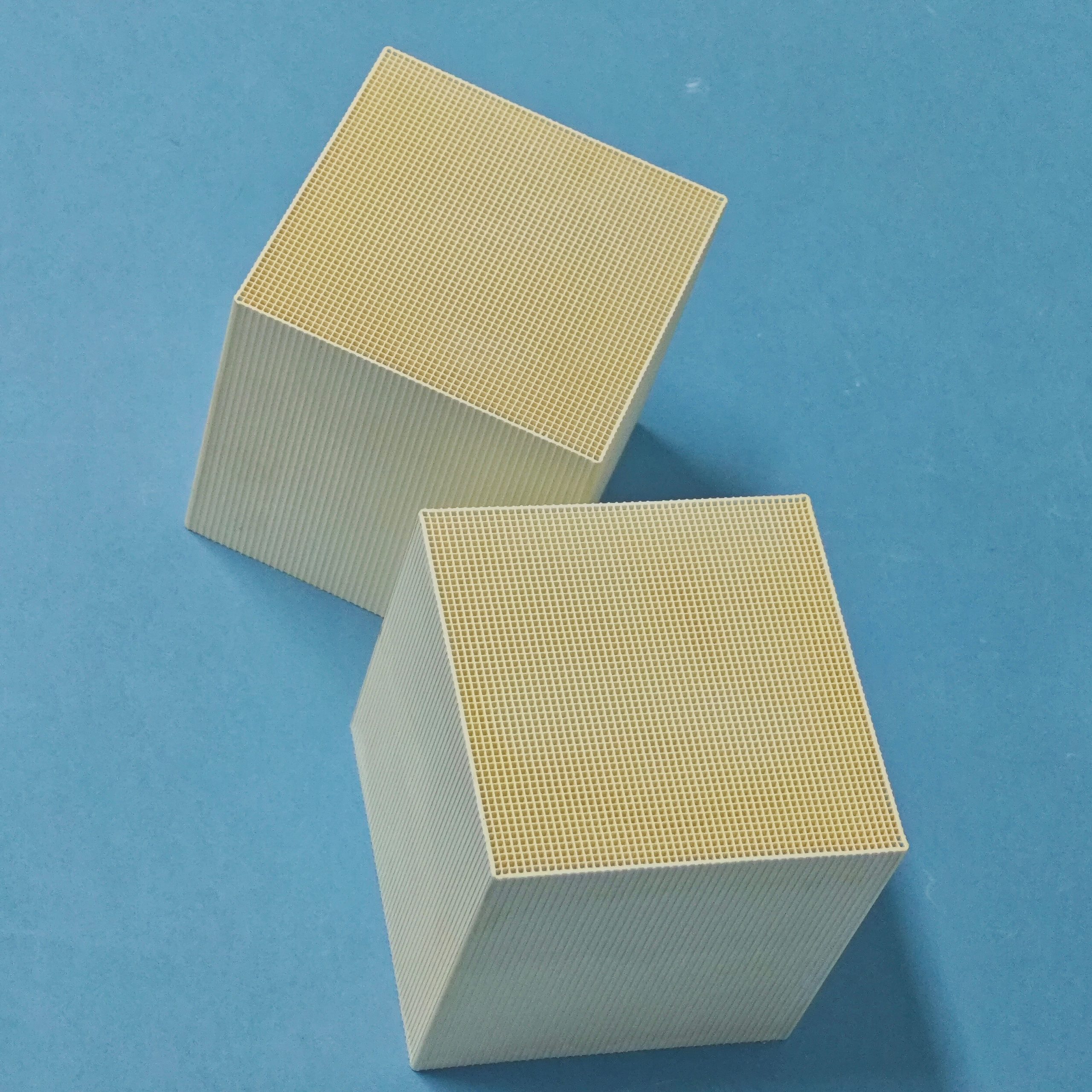 Industrial Alumina Ceramic Square Honeycomb Regenerator for Petrochemical NOx Abatement and High-Temperature Heat Recovery - Image 2