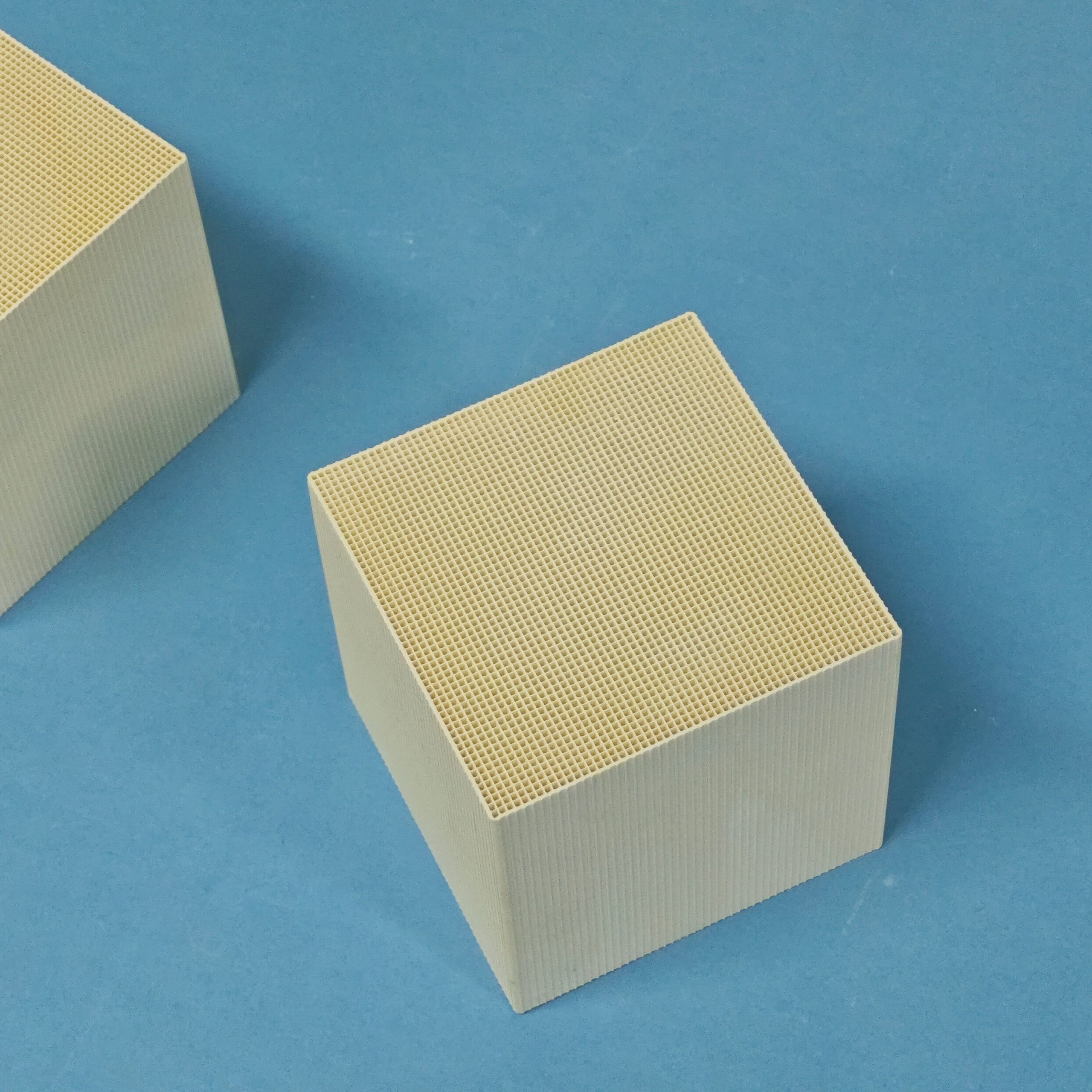 Industrial Alumina Ceramic Square Honeycomb Regenerator for Petrochemical NOx Abatement and High-Temperature Heat Recovery - Image 13