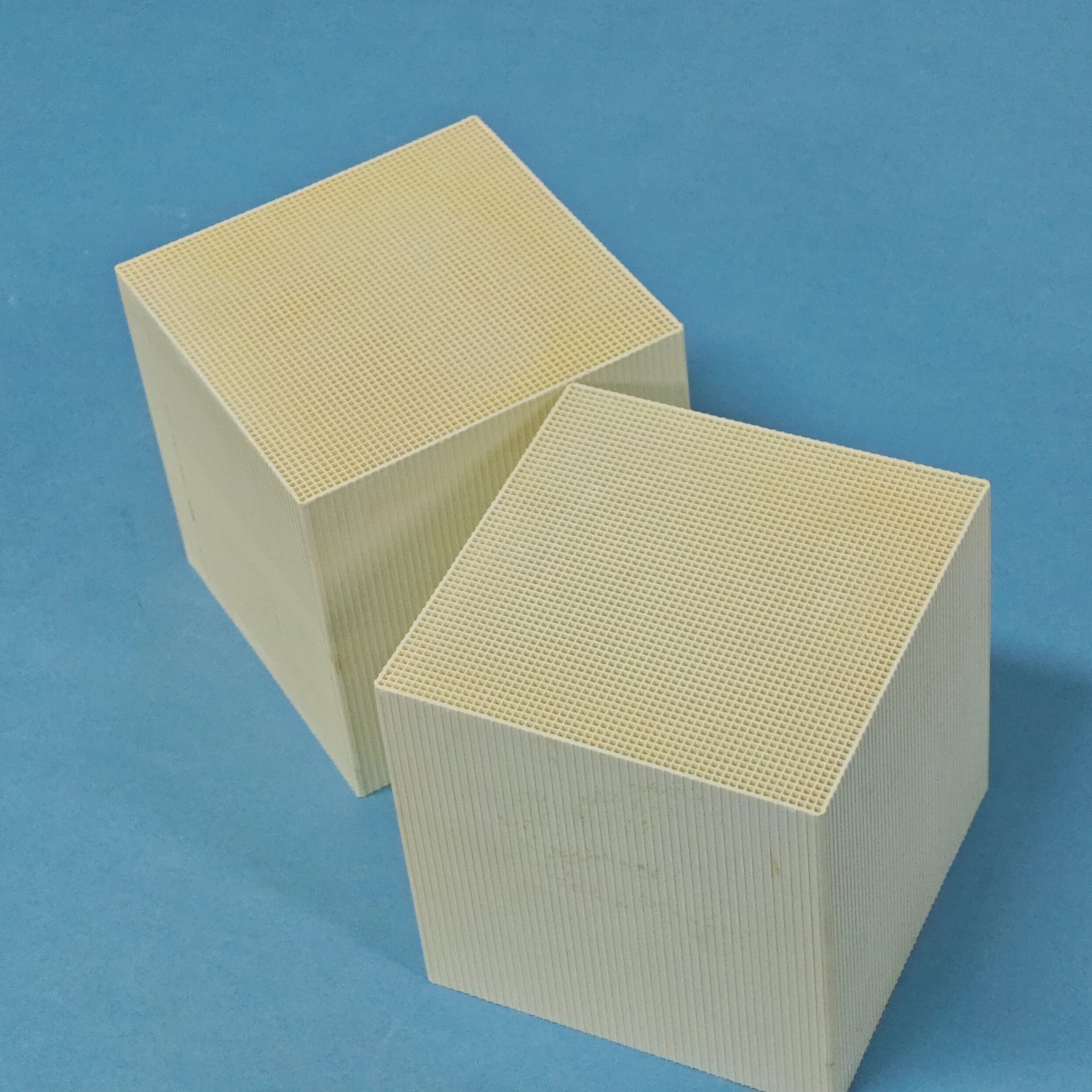 Industrial Alumina Ceramic Square Honeycomb Regenerator for Petrochemical NOx Abatement and High-Temperature Heat Recovery