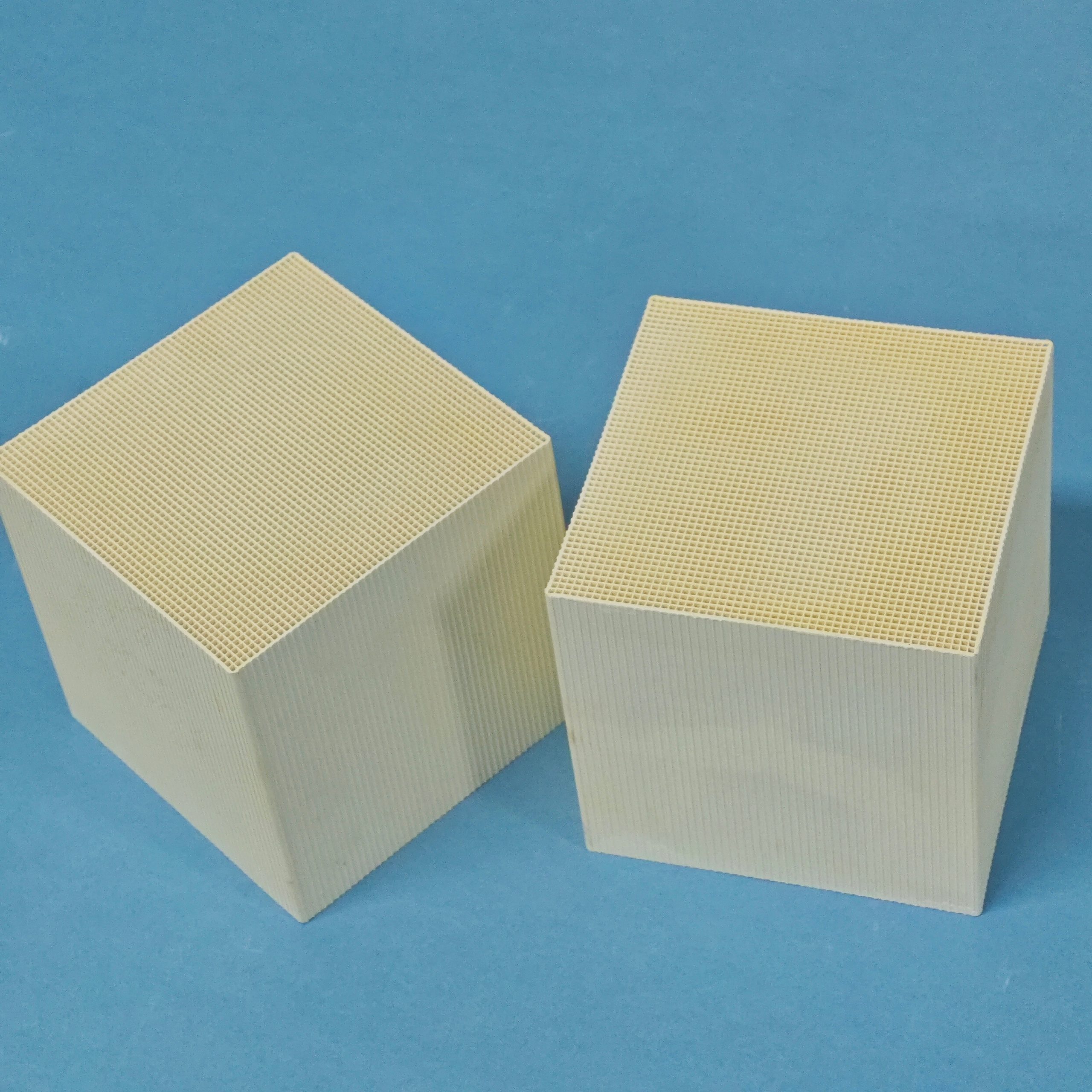 Industrial Alumina Ceramic Square Honeycomb Regenerator for Petrochemical NOx Abatement and High-Temperature Heat Recovery - Image 3