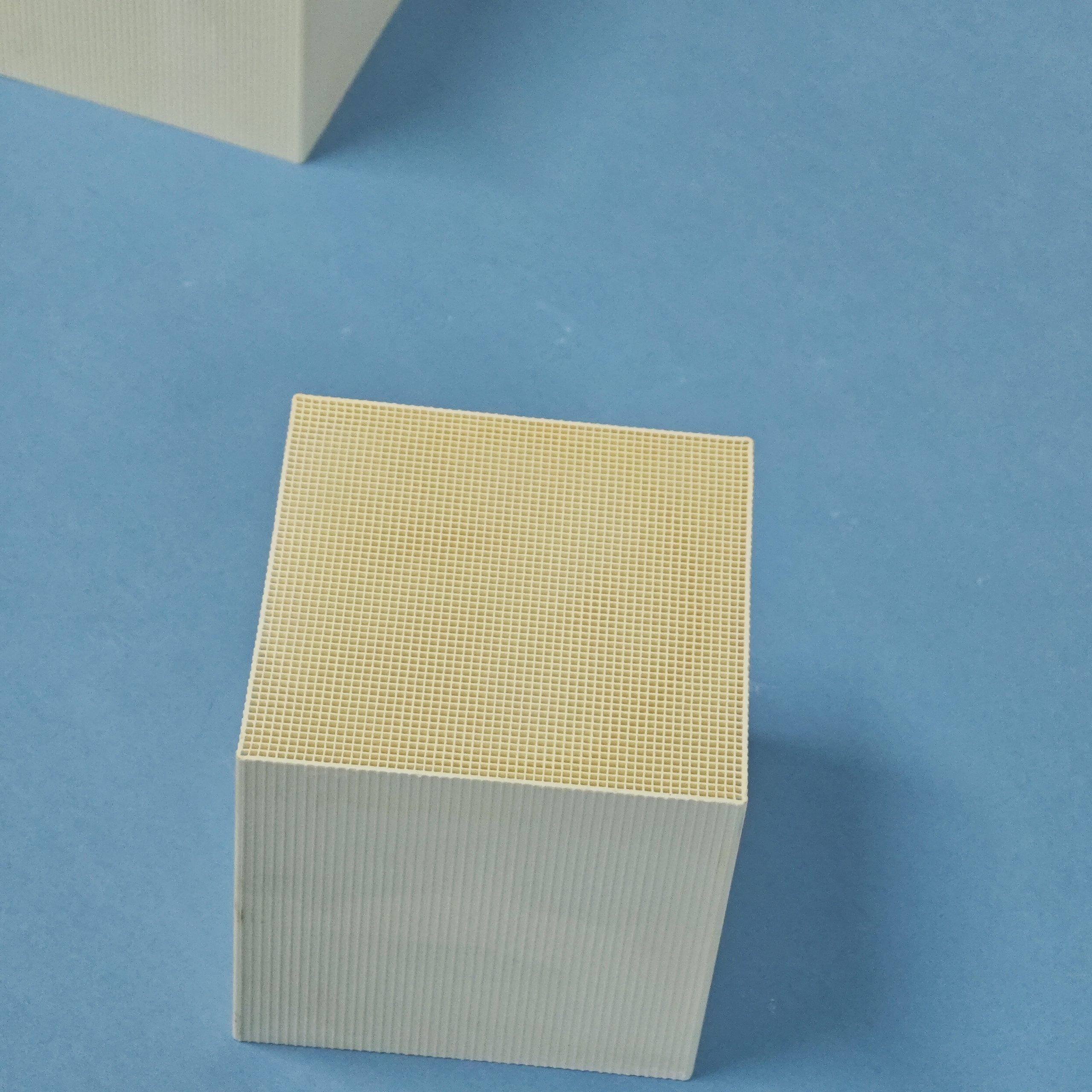 Industrial Alumina Ceramic Square Honeycomb Regenerator for Petrochemical NOx Abatement and High-Temperature Heat Recovery - Image 25